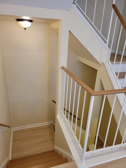 Building Photo - 2681 McGuffeys Ct