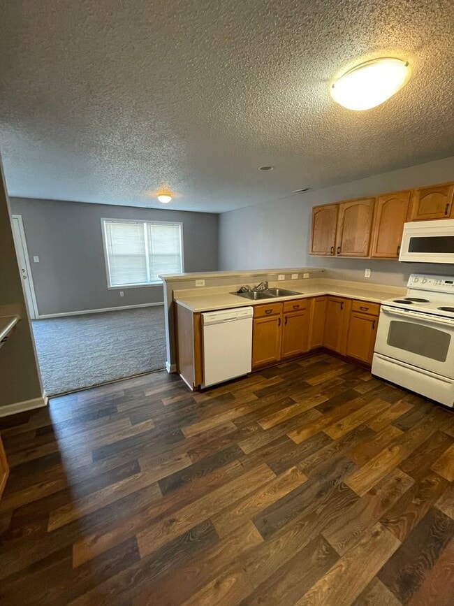 Building Photo - Franklin Twp 4 BR + loft