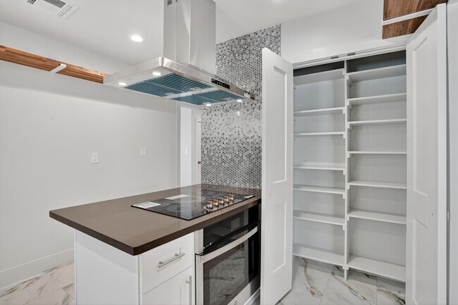 Building Photo - 2825 Cherry St