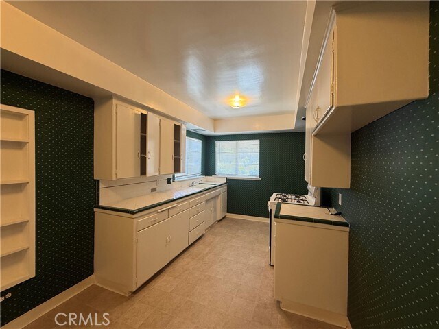 Building Photo - 4909 Coldwater Canyon Ave