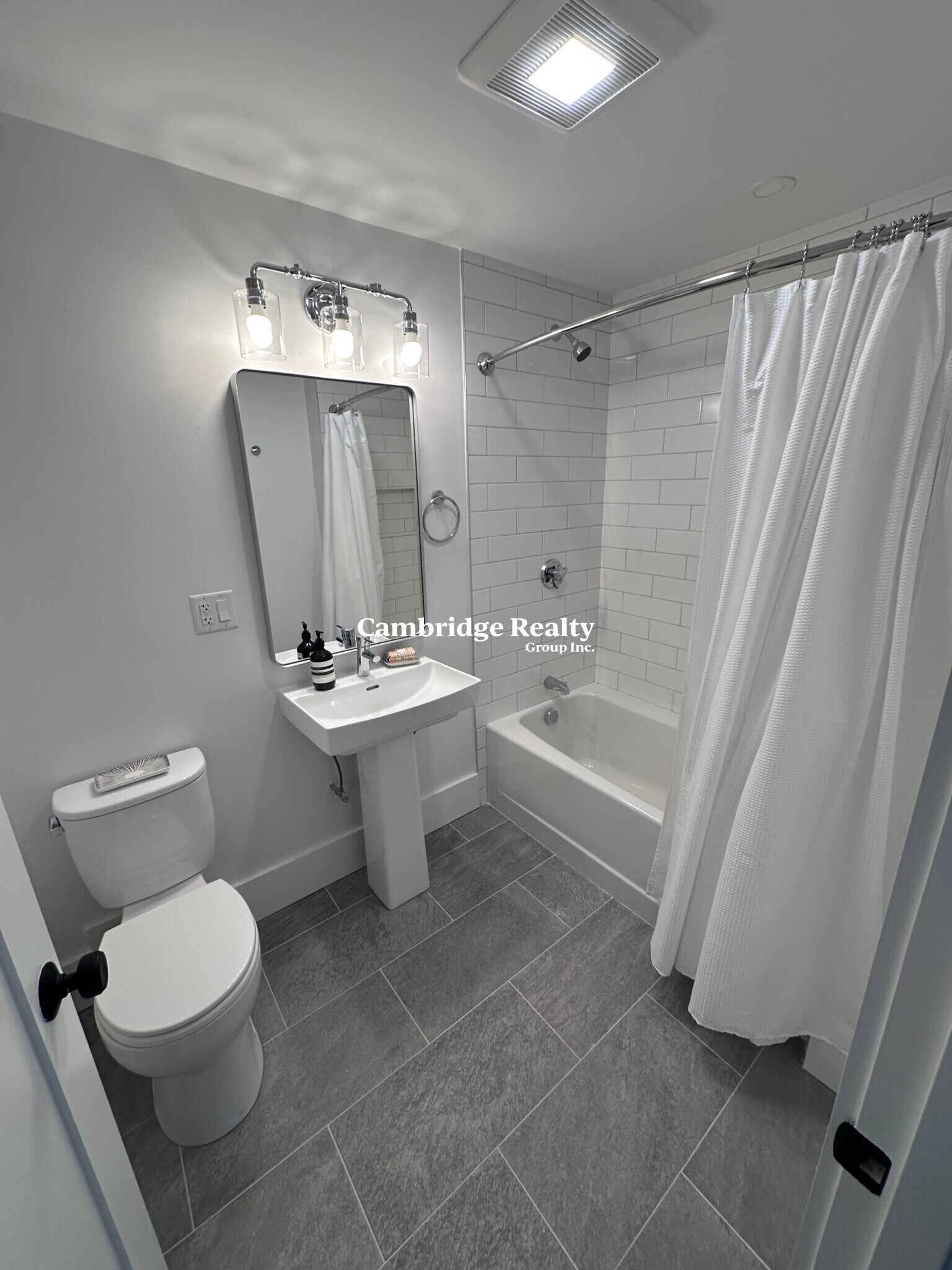 Building Photo - 401 Columbia St