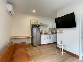 Building Photo - 2533 Judson St