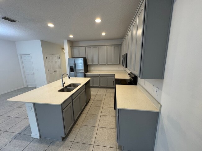 Building Photo - Available Now! Spacious 3-Bedroom Townhome with Fenced Yard in Winter Garden – Washer and Dryer I...
