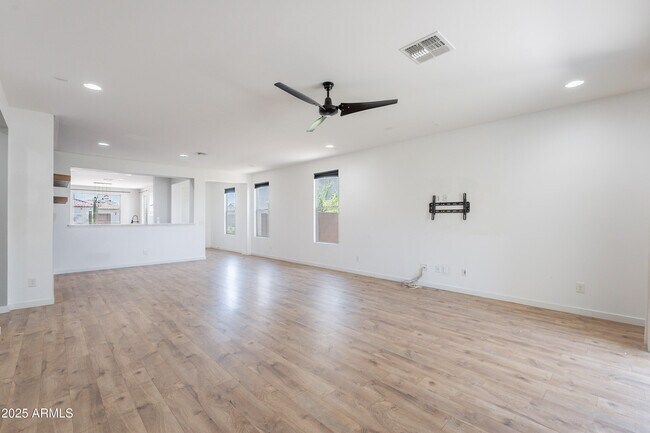 Building Photo - 9570 W Whispering Wind Dr