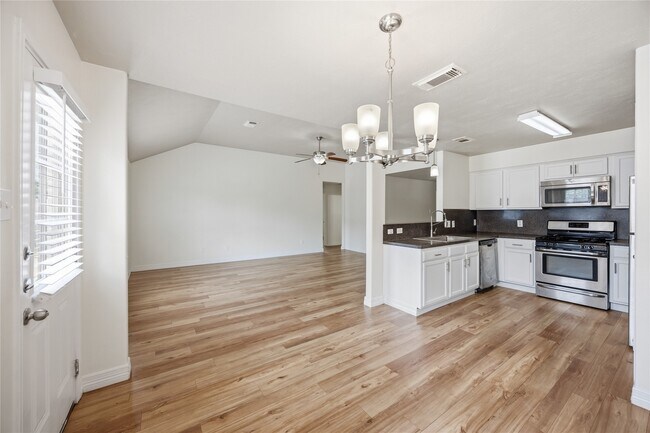 Building Photo - 2619 Dylans Crossing Dr