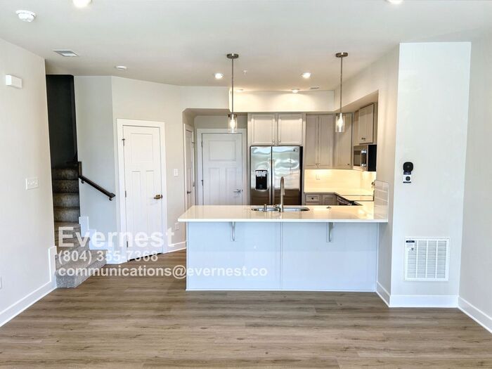 Building Photo - 12112 Calgary Lp