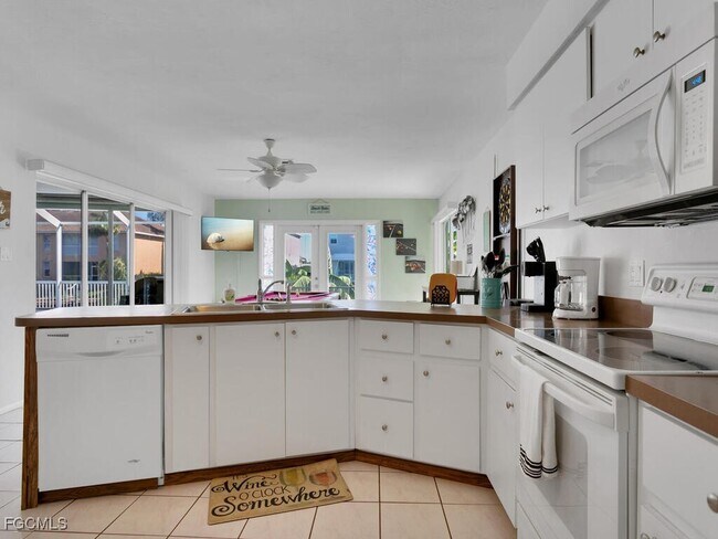 Building Photo - 908 SE 35th Terrace