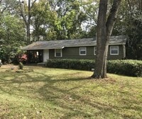 Building Photo - 3 bed/ 1 bath house, fenced-in yard! Avail...