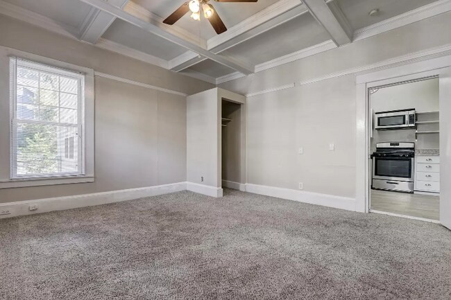 Building Photo - 615 Linwood Ave NE