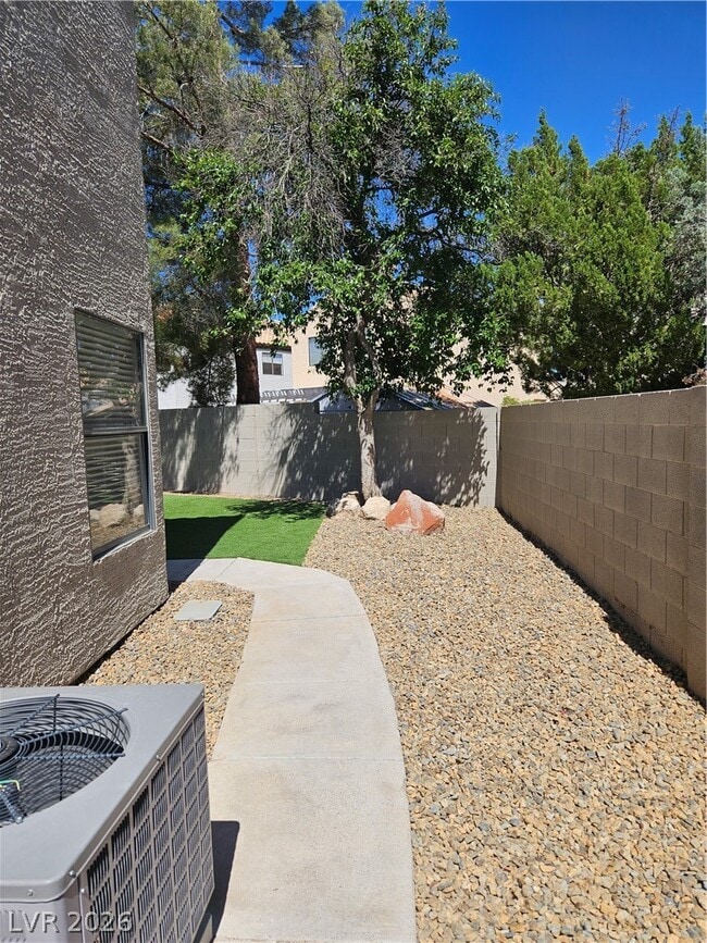 Building Photo - 9516 Wooden Pier Way