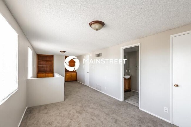 Building Photo - 3 Bedroom Pet-Friendly Home in Phoenix, AZ with Main Street Renewal