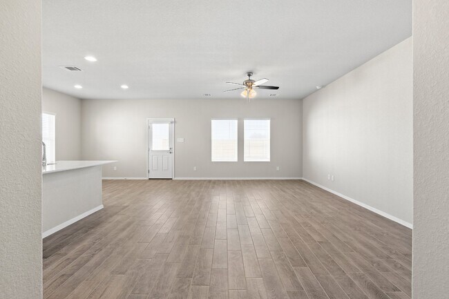 Building Photo - Great Condition Single Story Kyle Home