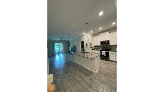 Building Photo - 9330 Tecumseh Dr