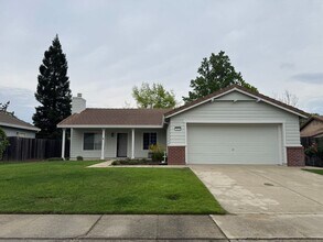 Building Photo - Recently remodeled charmer!