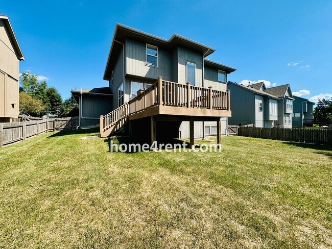 Building Photo - Gorgeous Olathe, 5 BR Home w/ Wood floors,...