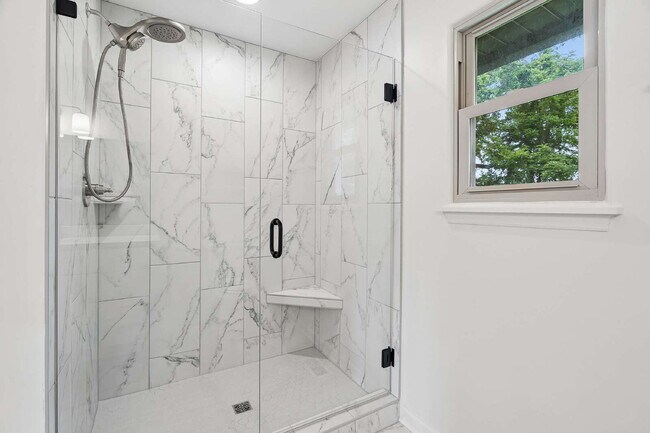 Building Photo - 112 Juniper Dr