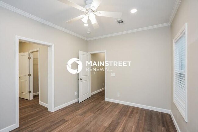 Building Photo - 2720 13th Ave S