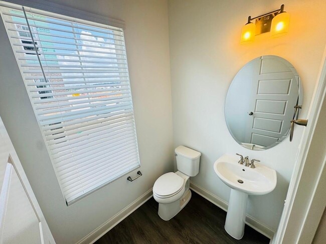 Building Photo - 4 Bedroom Townhome 2 Car garage - Wake Forest