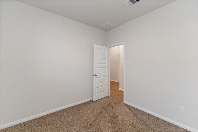 Building Photo - 25587 Blossom Ct