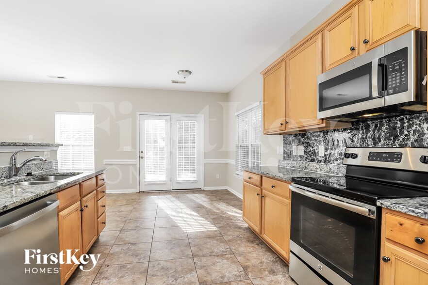 Building Photo - 3750 Wharton Dr