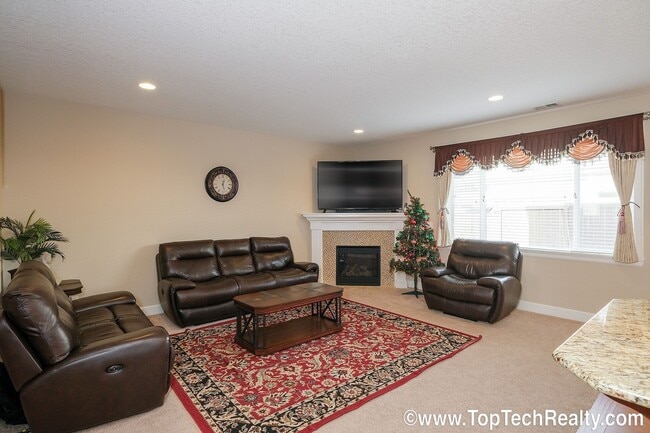 Building Photo - Beautiful Home & Ideal Location! | 5 Beds + 3 Full Baths | Gorgeous Appliances | ***Large Backyar...
