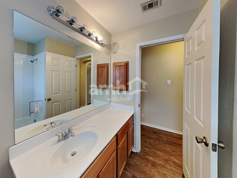 Building Photo - 8055 Chisos Oak Dr