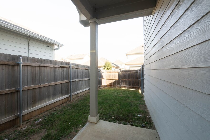 Building Photo - 5533 Topwater Trl