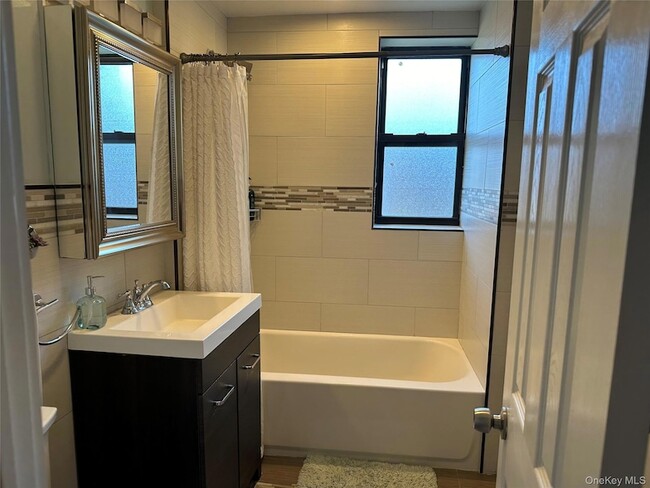 Building Photo - 312 Main St