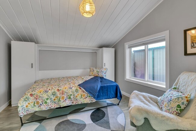 Building Photo - Private ADU available in Burien (garages n...