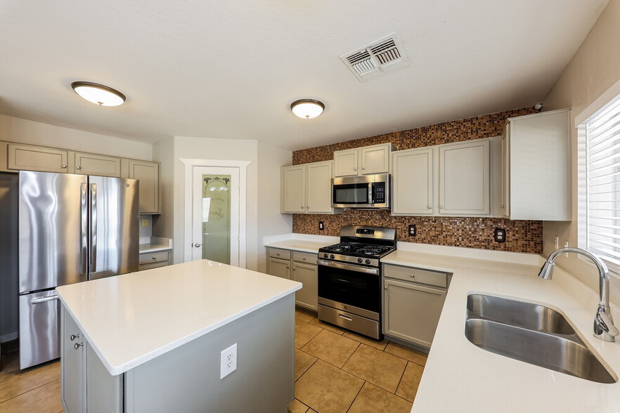 Building Photo - 12605 W Corrine Dr