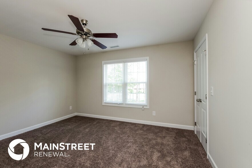 Building Photo - 510 Rogers Lake Rd E