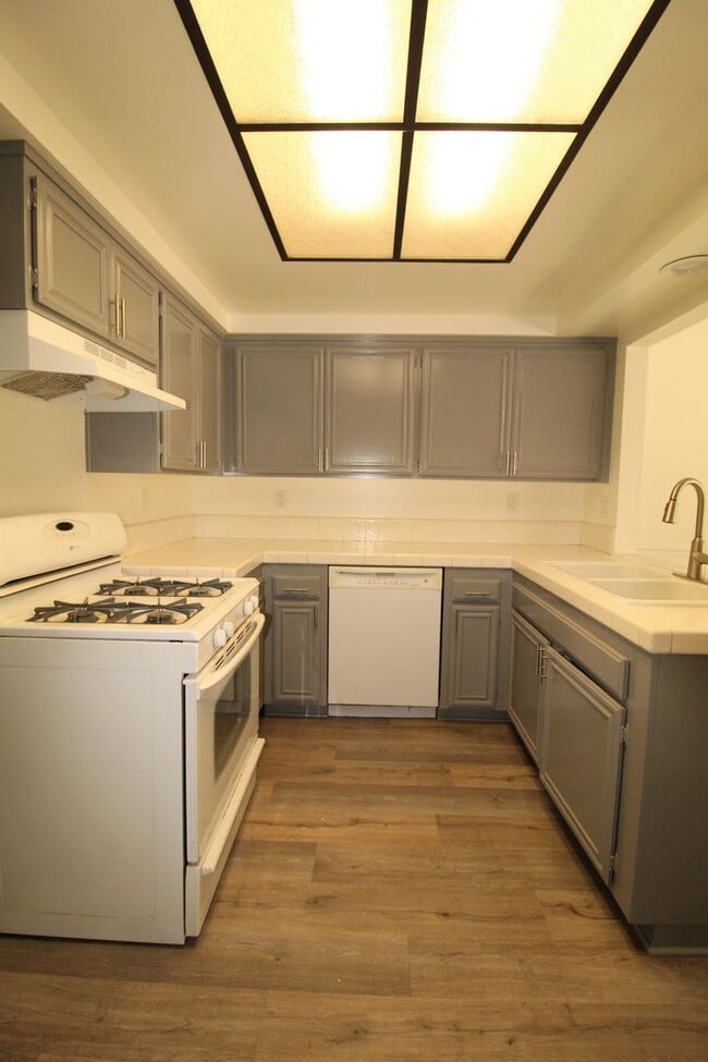 Building Photo - Updated La Ventana Condominium