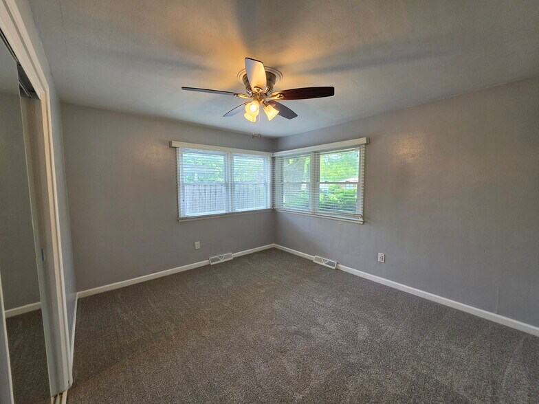 Building Photo - 4509 Wakonda Pky