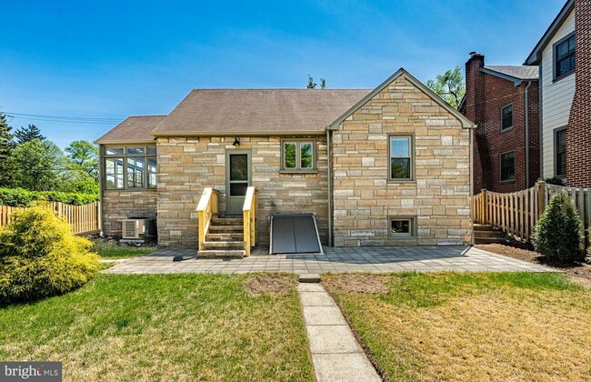 Building Photo - 149 2nd Ave