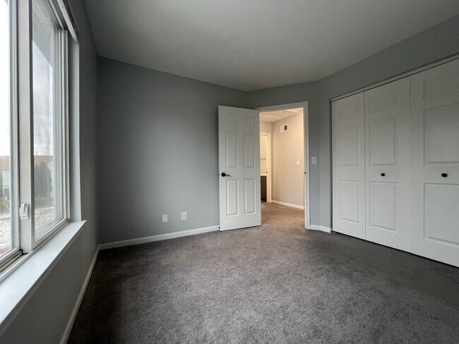 Building Photo - 22306 W Niagara Ct