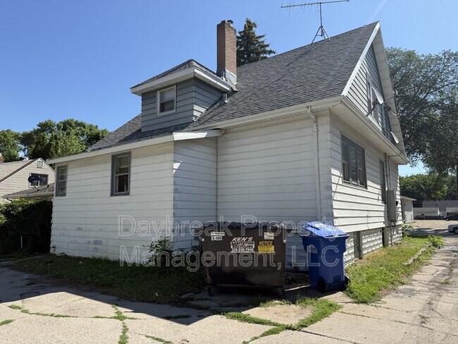 Building Photo - 1228 10th St N