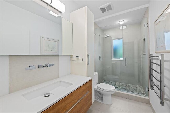 Building Photo - 1420 Ponce de Leon Dr