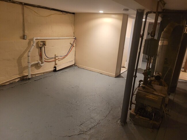 Building Photo - 24 Valley St