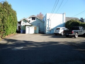 Building Photo - 6523 35th Ave SW