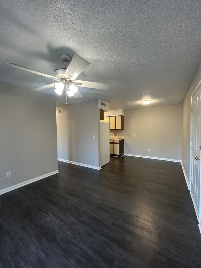 Building Photo - Modern Comfort & Convenience at Westfield Gardens Lexington - 353A