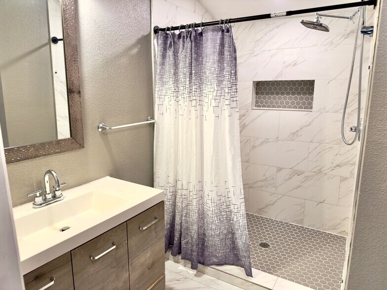 Building Photo - 1716 W Mayfield Rd