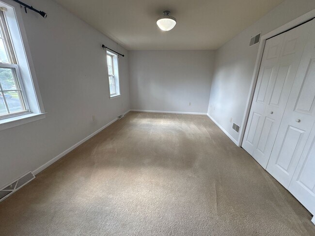 Building Photo - 720 Strayer Dr