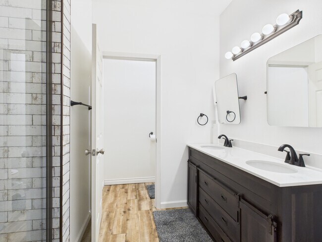 Building Photo - 835 Marquette Loop