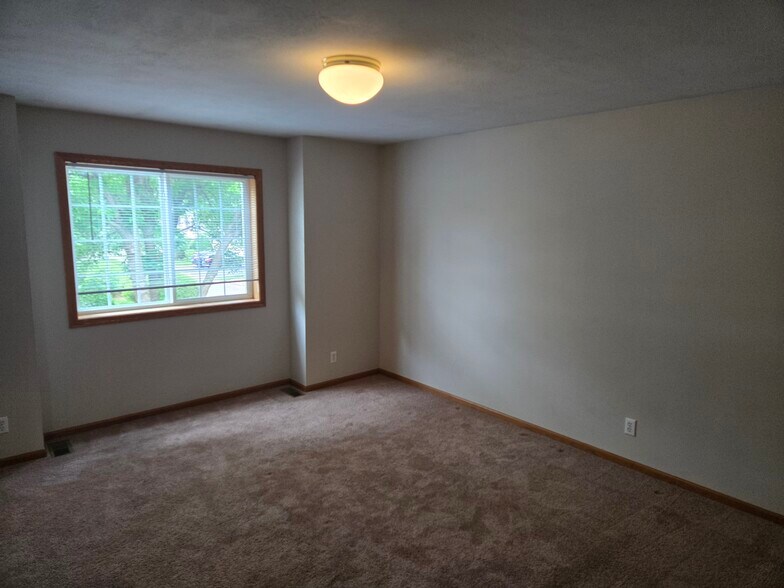 Building Photo - 13834 Flay Ave N