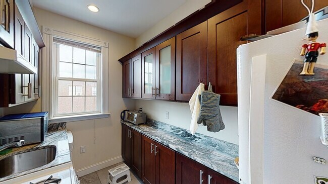 Building Photo - 15 Glenville Ave