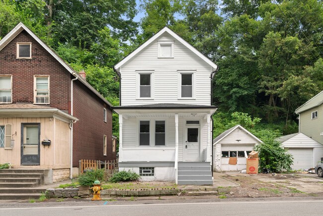 Building Photo - MOVE-IN SPECIAL! 1st MONTH'S RENT JUST $99...