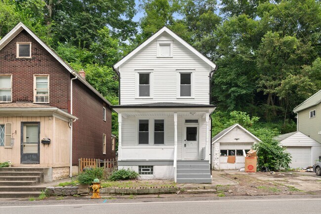 Building Photo - MOVE IN SPECIAL! SCORE HALF OFF 1ST MONTH'...