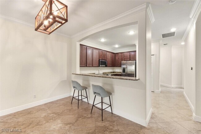 Building Photo - 2080 Wellington St