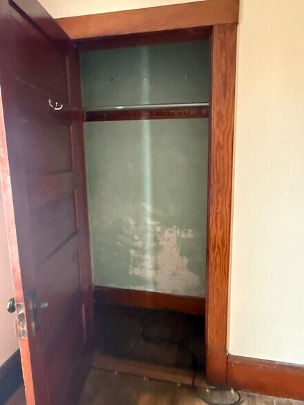 closet 2 - 207 Peach St