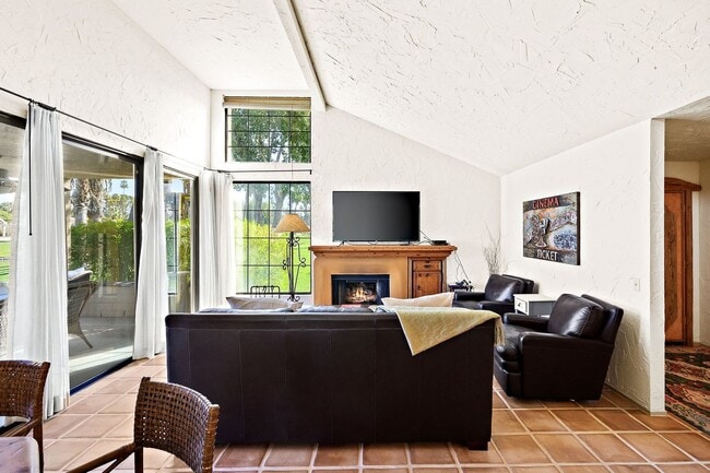 Building Photo - Spacious Two Bedroom Condo in Gated Commun...
